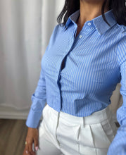 Load image into Gallery viewer, WHITE BERMUDA SHORTS

