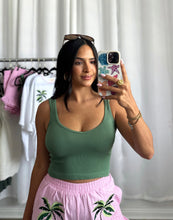 Load image into Gallery viewer, GREEN PALM BASIC TOP
