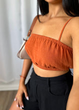 Load image into Gallery viewer, BLACK LINEN SHORT | PRE-ORDEN ABIERTA (LLEGAN DEL 13-17 DE JULIO)
