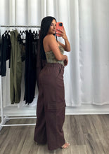 Load image into Gallery viewer, BROWN CARGO PANTS
