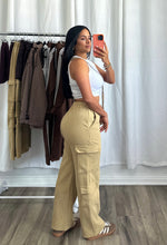 Load image into Gallery viewer, CREAM CARGO PANTS
