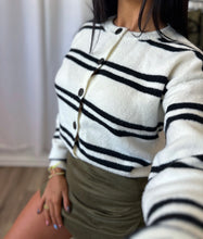 Load image into Gallery viewer, BLACK &amp; WHITE SWEATER | PRE-ORDEN ABIERTA (LLEGAN DEL 8-12 DE SEPT)
