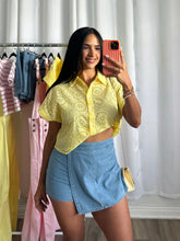 Load image into Gallery viewer, YELLOW EYELET TOP | PRE-ORDEN ABIERTA (LLEGAN DEL 21-25 DE JULIO)
