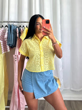 Load image into Gallery viewer, YELLOW EYELET TOP | PRE-ORDEN ABIERTA (LLEGAN DEL 21-25 DE JULIO)
