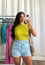 Load image into Gallery viewer, DENIM WASHED SHORTS

