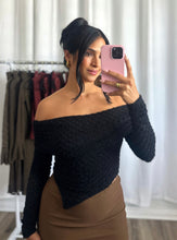 Load image into Gallery viewer, BLACK OFF SHOULDER TOP
