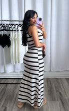 Load image into Gallery viewer, &quot;LOUISE&quot; MAXI DRESS
