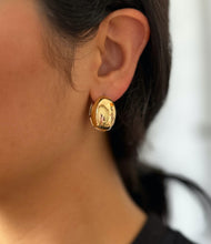 Load image into Gallery viewer, &quot;GOLD ROUND&quot; EARRINGS
