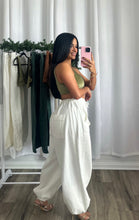 Load image into Gallery viewer, WHITE DENIM PANTS (PRE-ORDEN ABIERTA | LLEGAN DEL 8 AL 12 DE DICIEMBRE)
