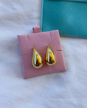 Load image into Gallery viewer, &quot;GOLDEN&quot; EARRINGS
