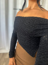 Load image into Gallery viewer, BLACK OFF SHOULDER TOP

