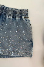 Load image into Gallery viewer, RHINESTONES DENIM SHORTS (PRE-ORDEN | LLEGAN DEL 23-27 DE DICIEMBRE)
