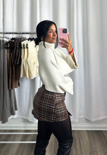 Load image into Gallery viewer, IVORY SWEATER
