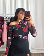 Load image into Gallery viewer, OFF SHOULDER ROSE TOP
