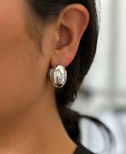 Load image into Gallery viewer, &quot;SILVER ROUND&quot; EARRINGS
