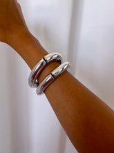 Load image into Gallery viewer, &quot;ARI&quot; SILVER BRACELETS (SET DE 2)
