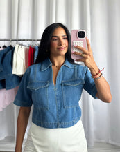 Load image into Gallery viewer, DENIM TOP | (PRE-ORDEN ABIERTA | LLEGAN DEL 9 AL 13 DE FEBRERO)
