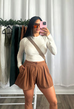 Load image into Gallery viewer, BROWN PLEATED SHORT
