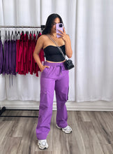 Load image into Gallery viewer, &quot;AZAFRÁN&quot; PURPLE CARGO PANTS
