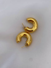 Load image into Gallery viewer, &quot;ADDY&quot; GOLD EARRINGS
