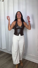 Load and play video in Gallery viewer, WHITE BARREL JEANS
